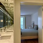 Bedroom In Shared House In Chiado - Historic Center Of Séjour chez l'habitant *