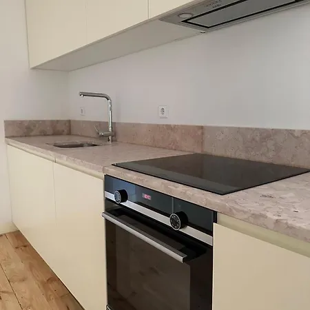 Bedroom In Shared House In Chiado - Historic Center Of Accommodatie bij particulieren