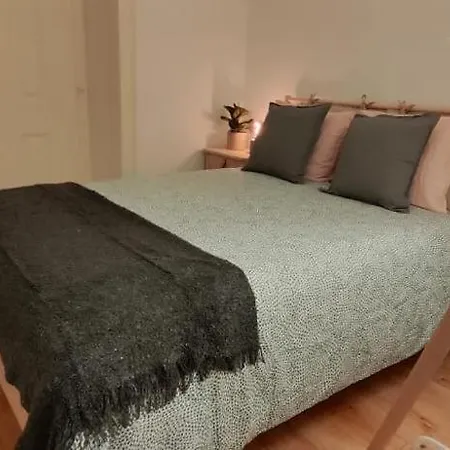 Bedroom In Shared House In Chiado - Historic Center Of