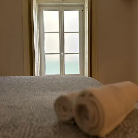 Bedroom In Shared House In Chiado - Historic Center Of *