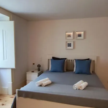 Bedroom In Shared House In Chiado - Historic Center Of * Lisbon