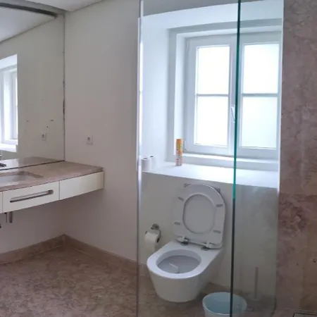 Bedroom In Shared House In Chiado - Historic Center Of Homestay Lisbon