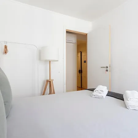 Alloggio in famiglia Bedroom In Shared House In Chiado - Historic Center Of Lisbona