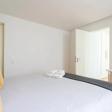 Bedroom In Shared House In Chiado - Historic Center Of *