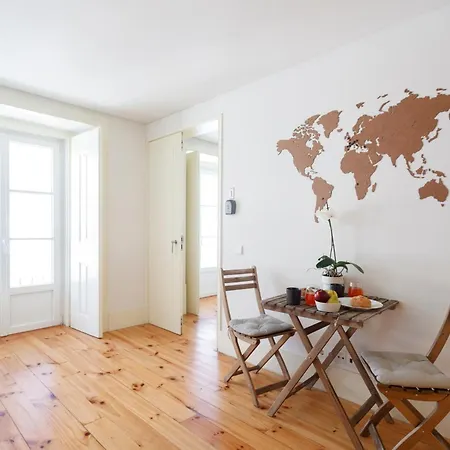 Bedroom In Shared House In Chiado - Historic Center Of * ליסבון