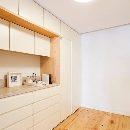 Bedroom In Shared House In Chiado - Historic Center Of * Lisbona