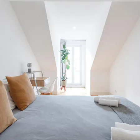 Bedroom In Shared House In Chiado - Historic Center Of Δωμάτια σε οικογενειακή κατοικία Lisboa