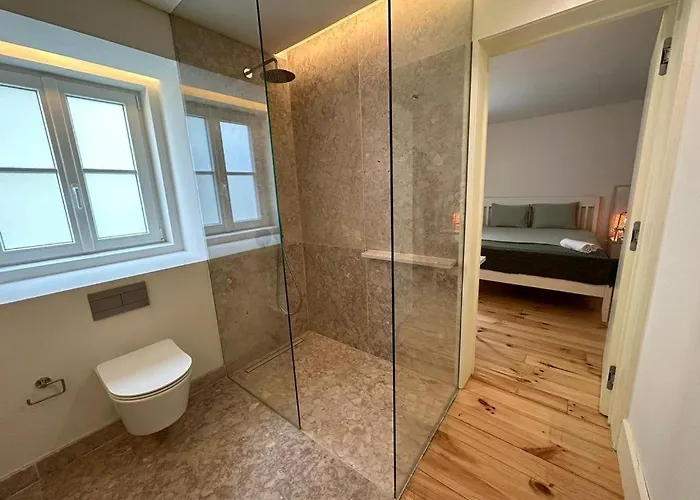 Bedroom In Shared House In Chiado - Historic Center Of