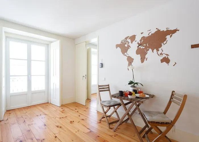Bedroom In Shared House In Chiado - Historic Center Of * Lisboa