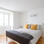 Bedroom In Shared House In Chiado - Historic Center Of Quarto em Acomodações Particulares *