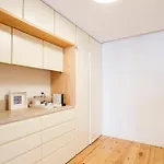 Bedroom In Shared House In Chiado - Historic Center Of * Lizbona