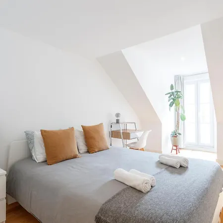 Bedroom In Shared House In Chiado - Historic Center Of Kwatera prywatna *