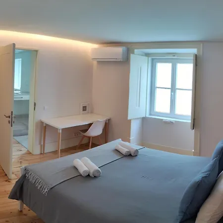Bedroom In Shared House In Chiado - Historic Center Of Privatunterkunft *
