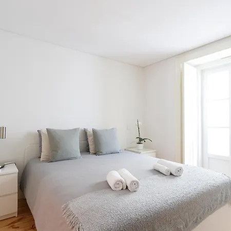 Bedroom In Shared House In Chiado - Historic Center Of * 리스본