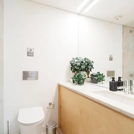 Bedroom In Shared House In Chiado - Historic Center Of *