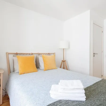 Bedroom In Shared House In Chiado - Historic Center Of